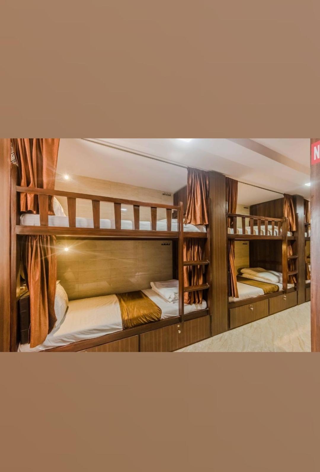 Awesome Dormitory Male Only Bombaim Exterior foto