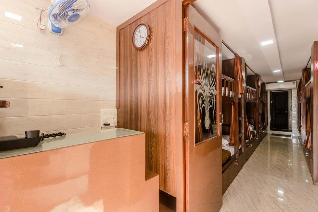 Awesome Dormitory Male Only Bombaim Exterior foto